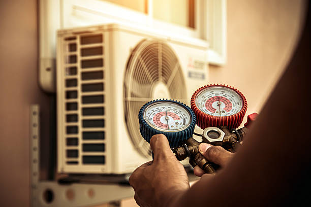 Professional Hvac technician working in Ellwood City, PA